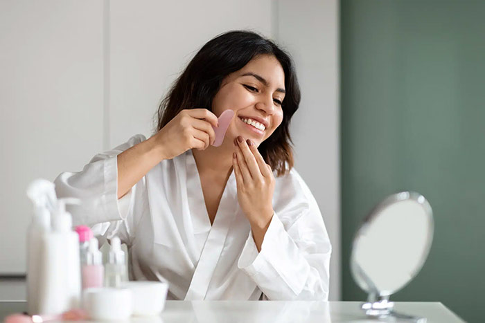 femme maghrébine qui prend soin de sa peau